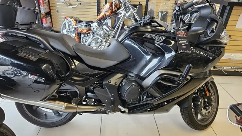 2015 Triumph Trophy, čierna, 24 357 km, dovoz Kanada — foto 1