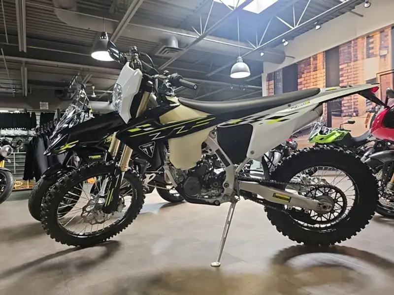 2026 Triumph TF 450-E, žltá, 12 km, dovoz Kanada — foto 9 z 12