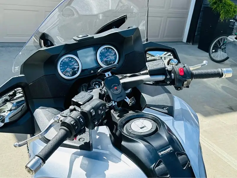 2015 Triumph Trophy, strieborná, 86 000 km, dovoz Kanada — foto 10 z 12