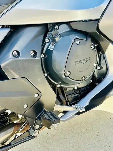 2015 Triumph Trophy, strieborná, 86 000 km, dovoz Kanada — foto 2 z 12