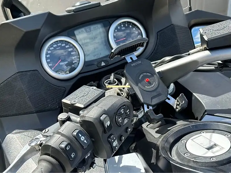 2015 Triumph Trophy, strieborná, 86 000 km, dovoz Kanada — foto 4 z 12