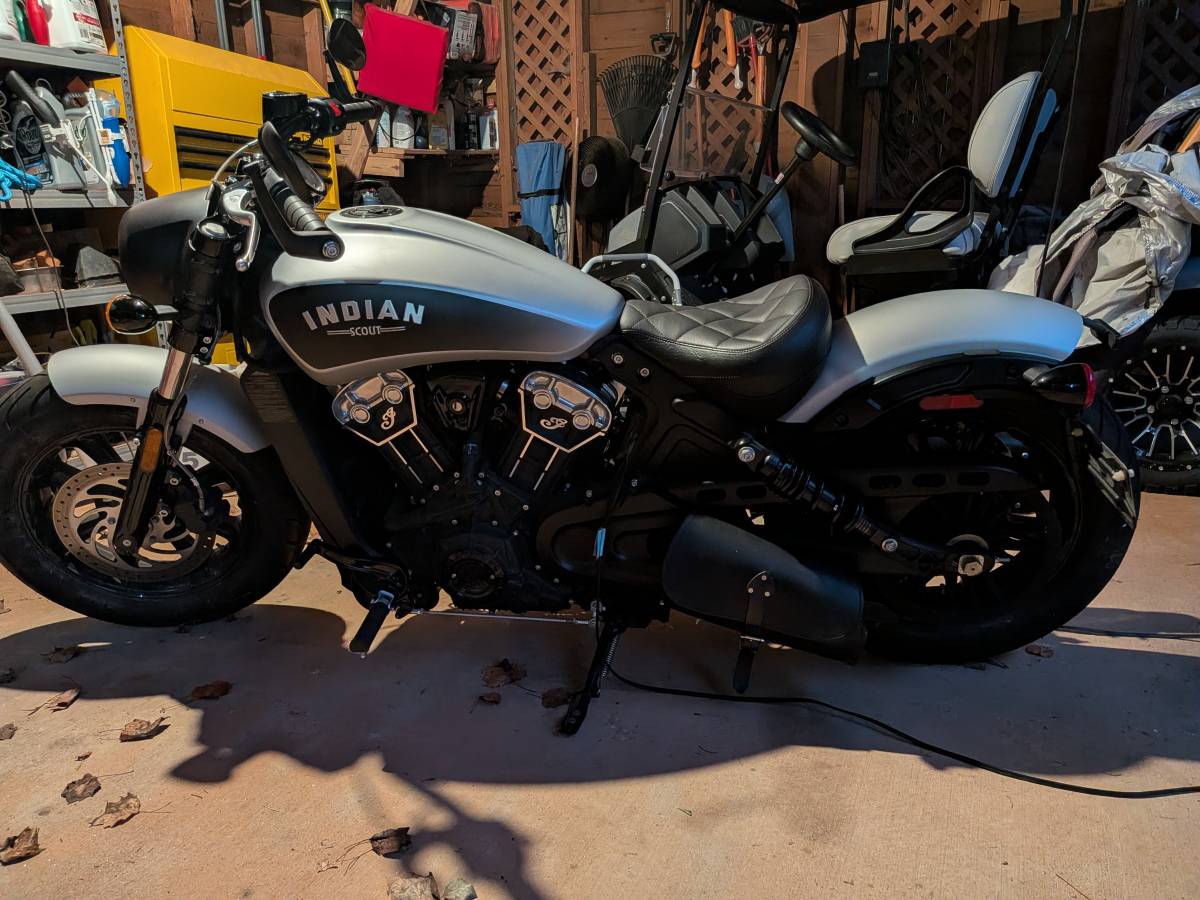 2019 Indian, sivá, dovoz USA — foto 1 | AMECAR 2019 Indian, sivá, dovoz USA — foto 1