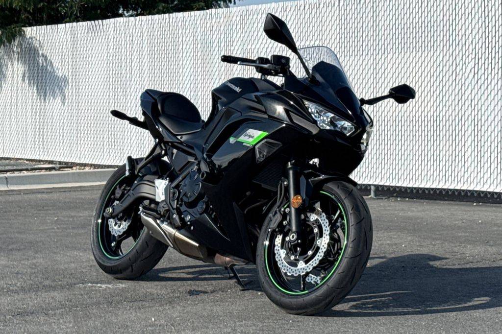 2025 Kawasaki, dovoz USA — foto 2 z 12