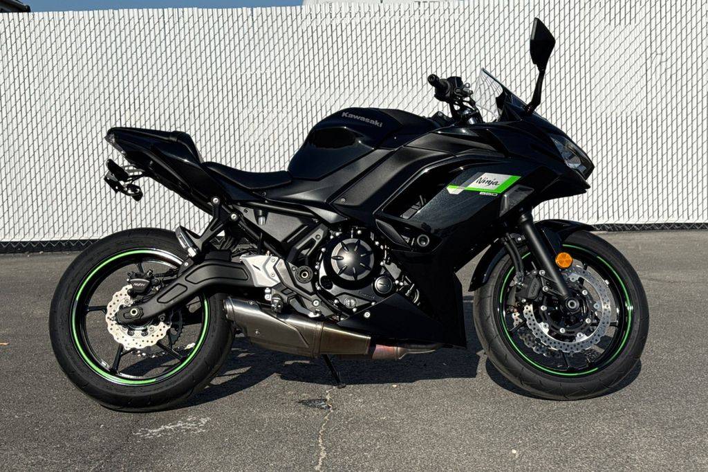 2025 Kawasaki, dovoz USA — foto 3 z 12