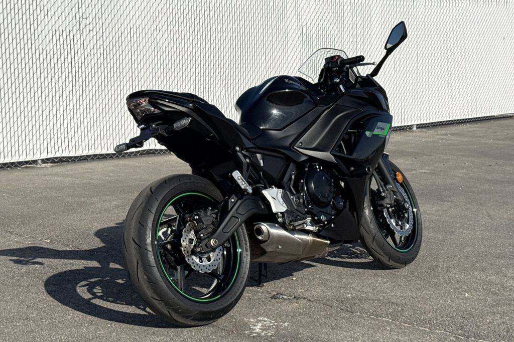 2025 Kawasaki, dovoz USA — foto 5 z 12