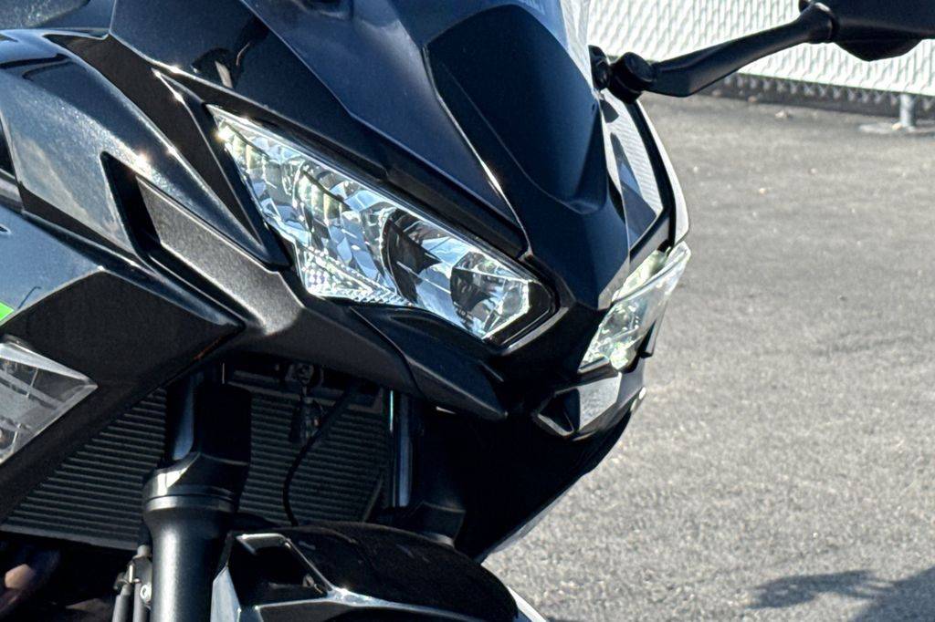 2025 Kawasaki, dovoz USA — foto 7 z 12