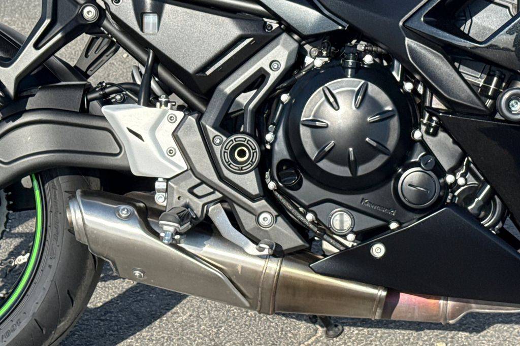 2025 Kawasaki, dovoz USA — foto 9 z 12