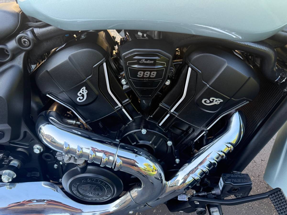 2025 Indian, dovoz USA — foto 7 z 12