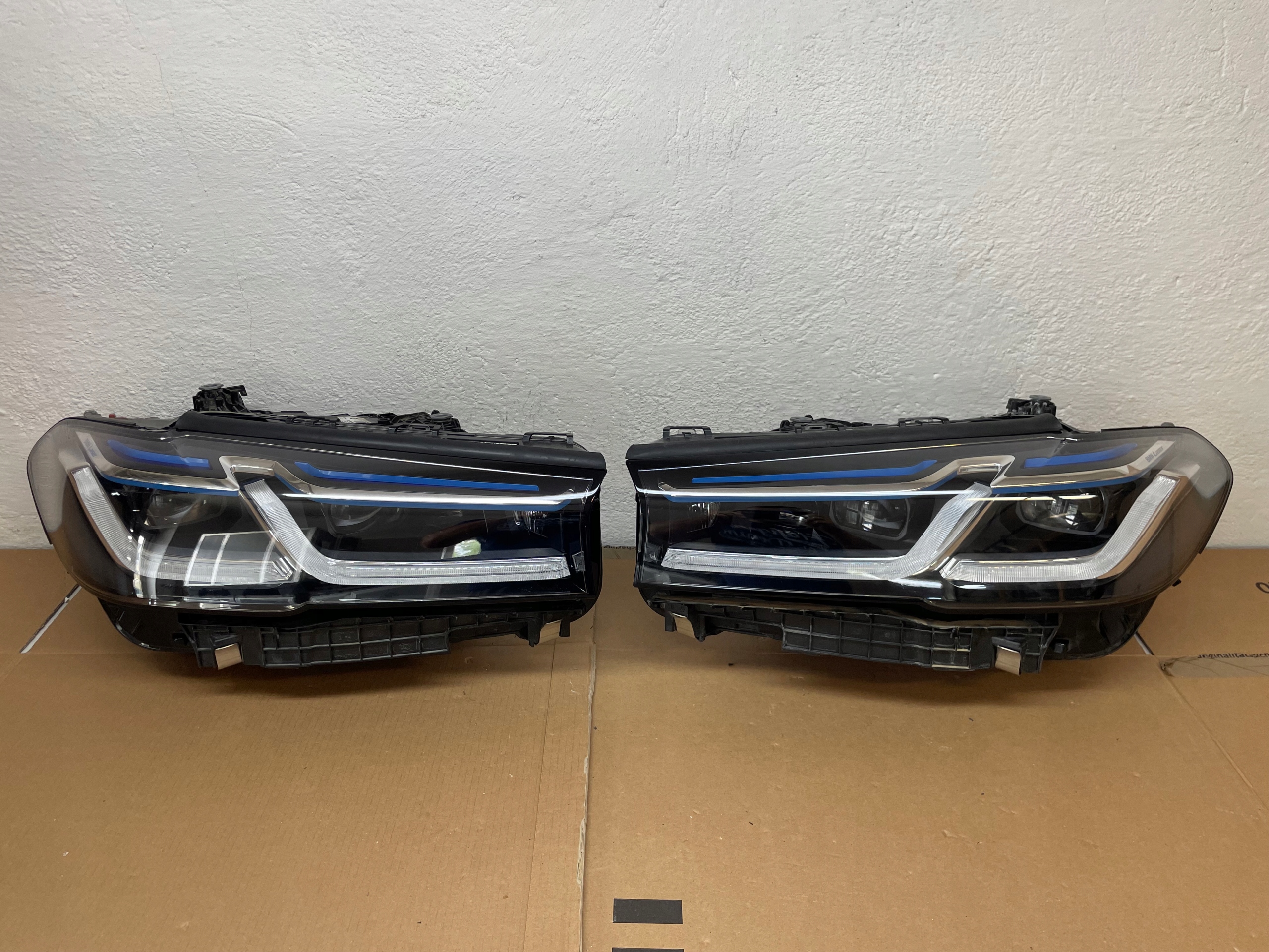 světlomety komplet levý i pravý BMW 5 G30 facelift LCI LASER, Skladom v EÚ — foto 1