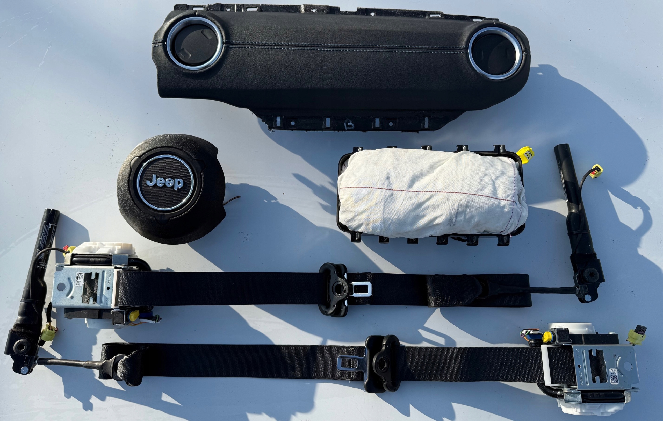 Jeep Wrangler Jl Deska Konsola Kokpit silentbloky airbag Pasy Dopinacze Usa, EU — foto 1 | AMECAR Jeep Wrangler Jl Deska Konsola Kokpit silentbloky airbag Pasy Dopinacze Usa, EU — foto 1