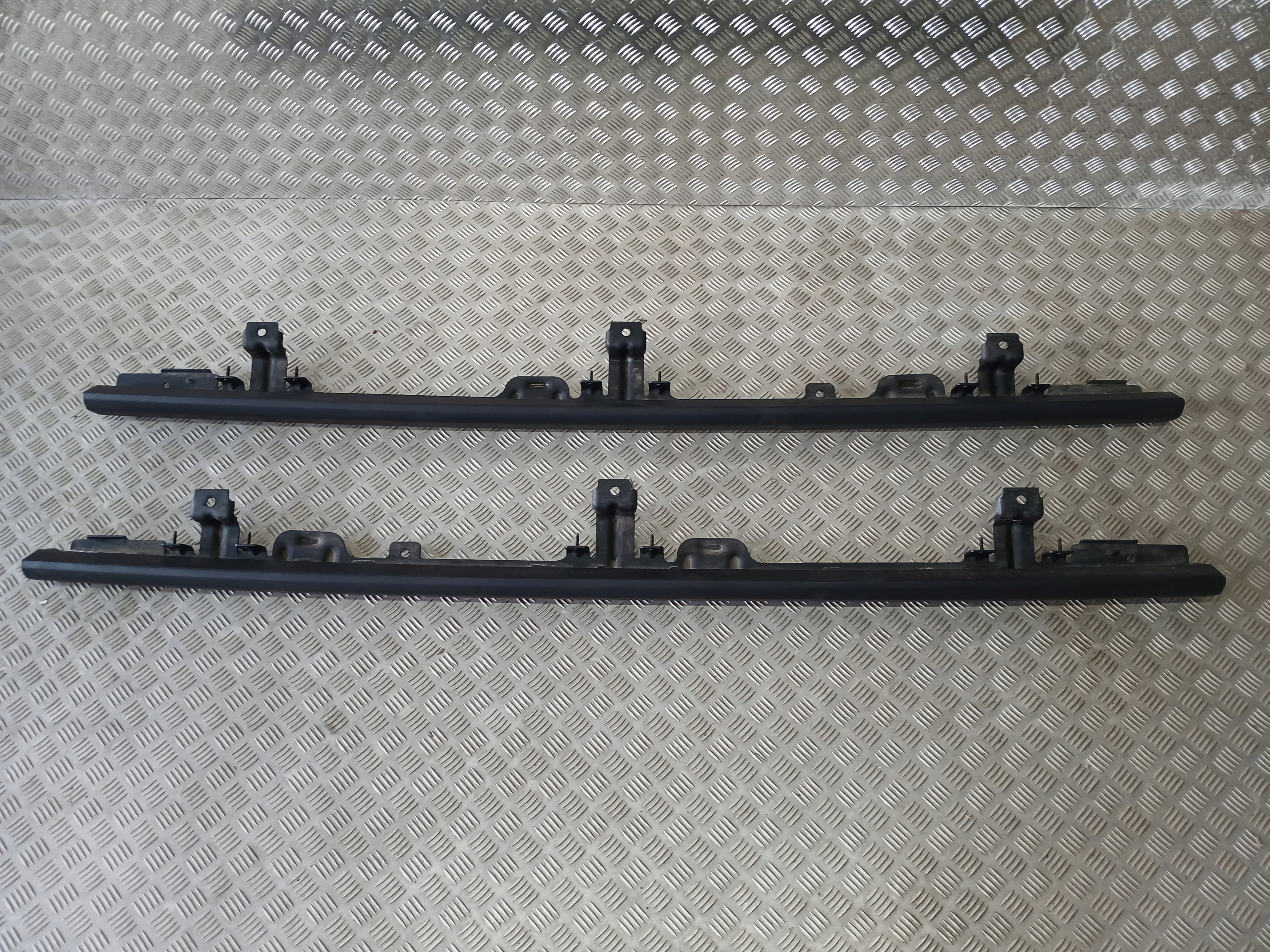 Jeep Wrangler Jl Rubicon 18- Stopien Próg levý 68292911ae, Skladom v EÚ — foto 1