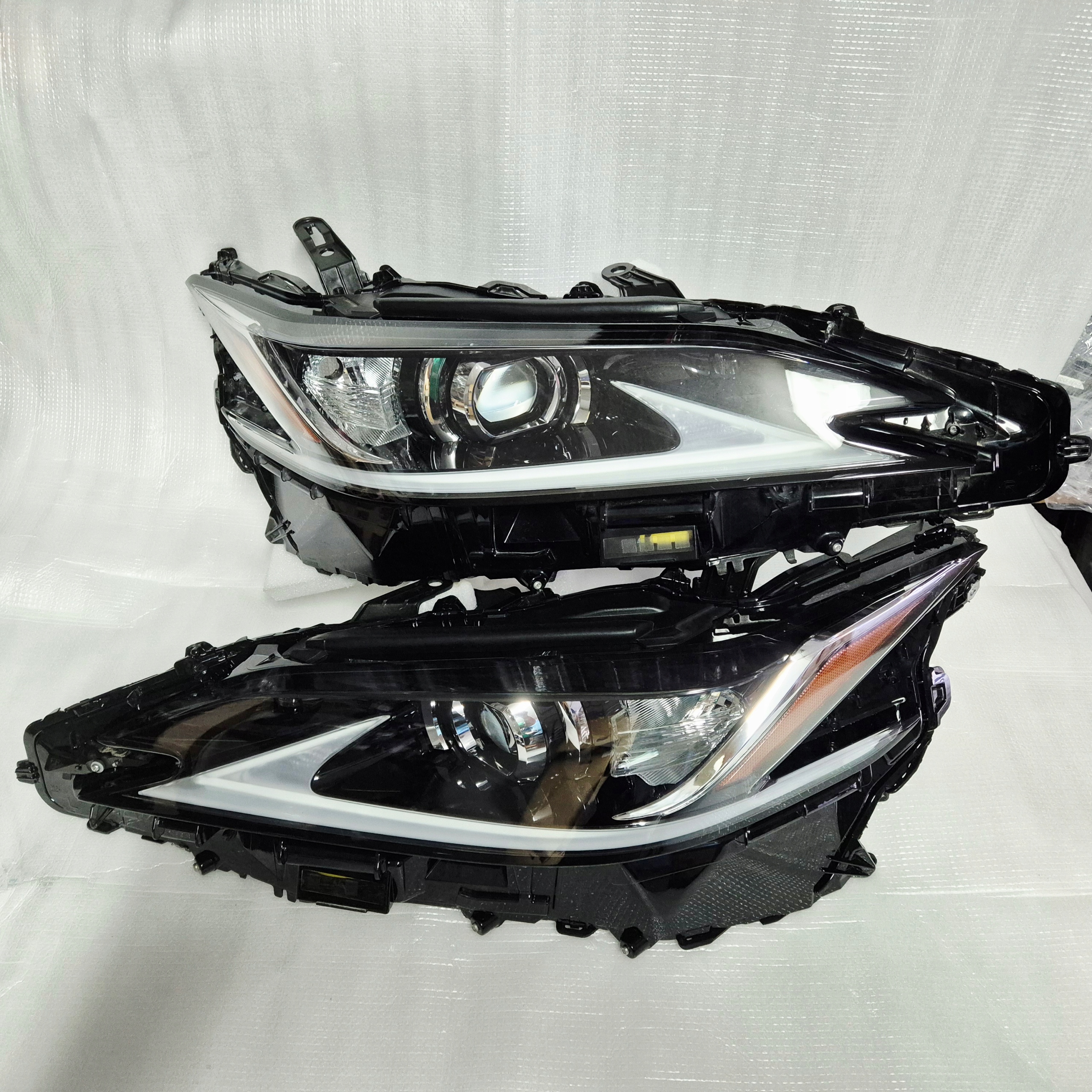Lexus ES 2018-2023 přední světlomet L+P full led EU, Skladom v EÚ — foto 1 | AMECAR Lexus ES 2018-2023 přední světlomet L+P full led EU, Skladom v EÚ — foto 1