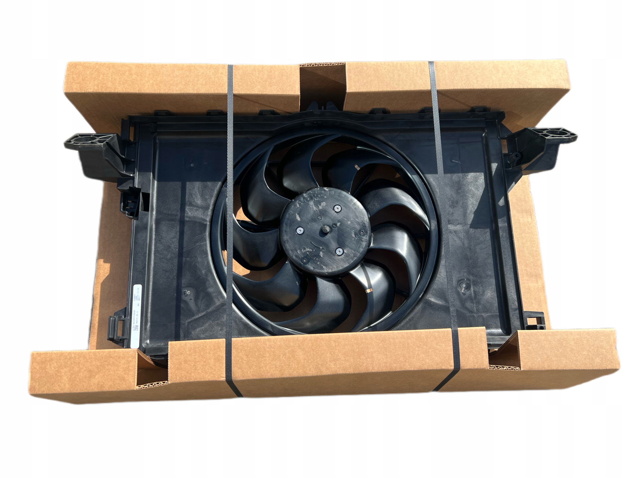 ventilátor chladič 1494175-00-a 1494179-00-b Tesla Model Y Model 3, Skladom v EÚ — foto 1