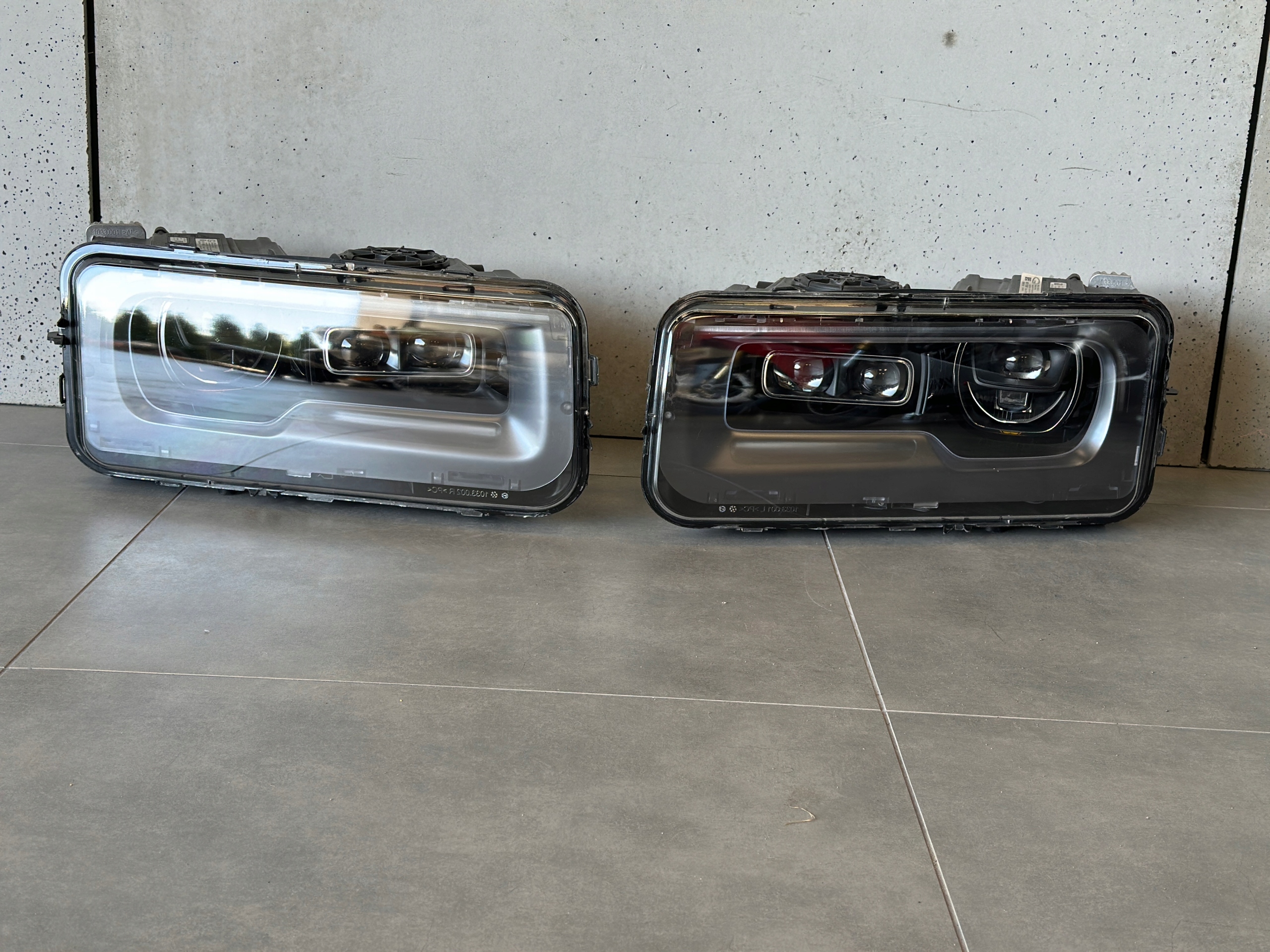 Rolls Royce Cullinan světlomety komplet levý i pravý Laser Usa 7432488 7432487, Skladom v EÚ — foto 1