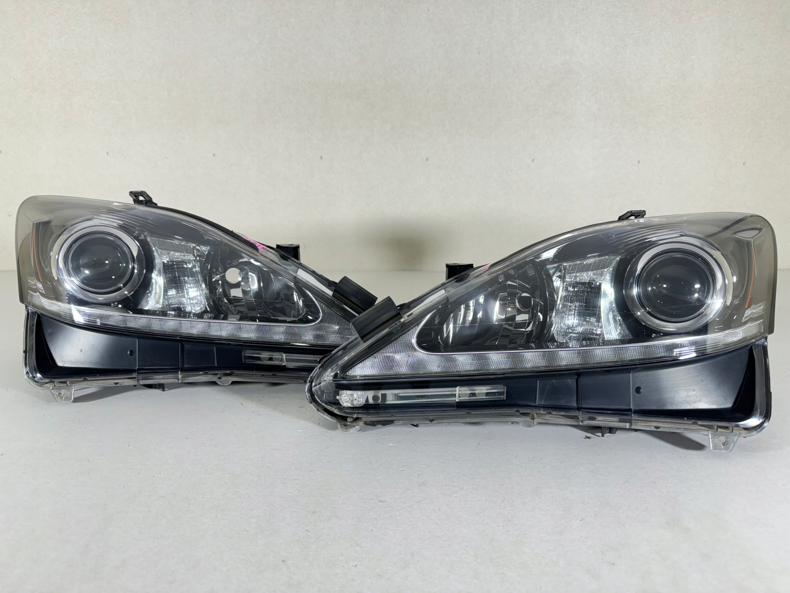 Lexus Is Ii facelift 250 220 Bi-xenon LED světlomet komplet levý i pravý přední světlomety Eur, Skladom v EÚ — foto 1