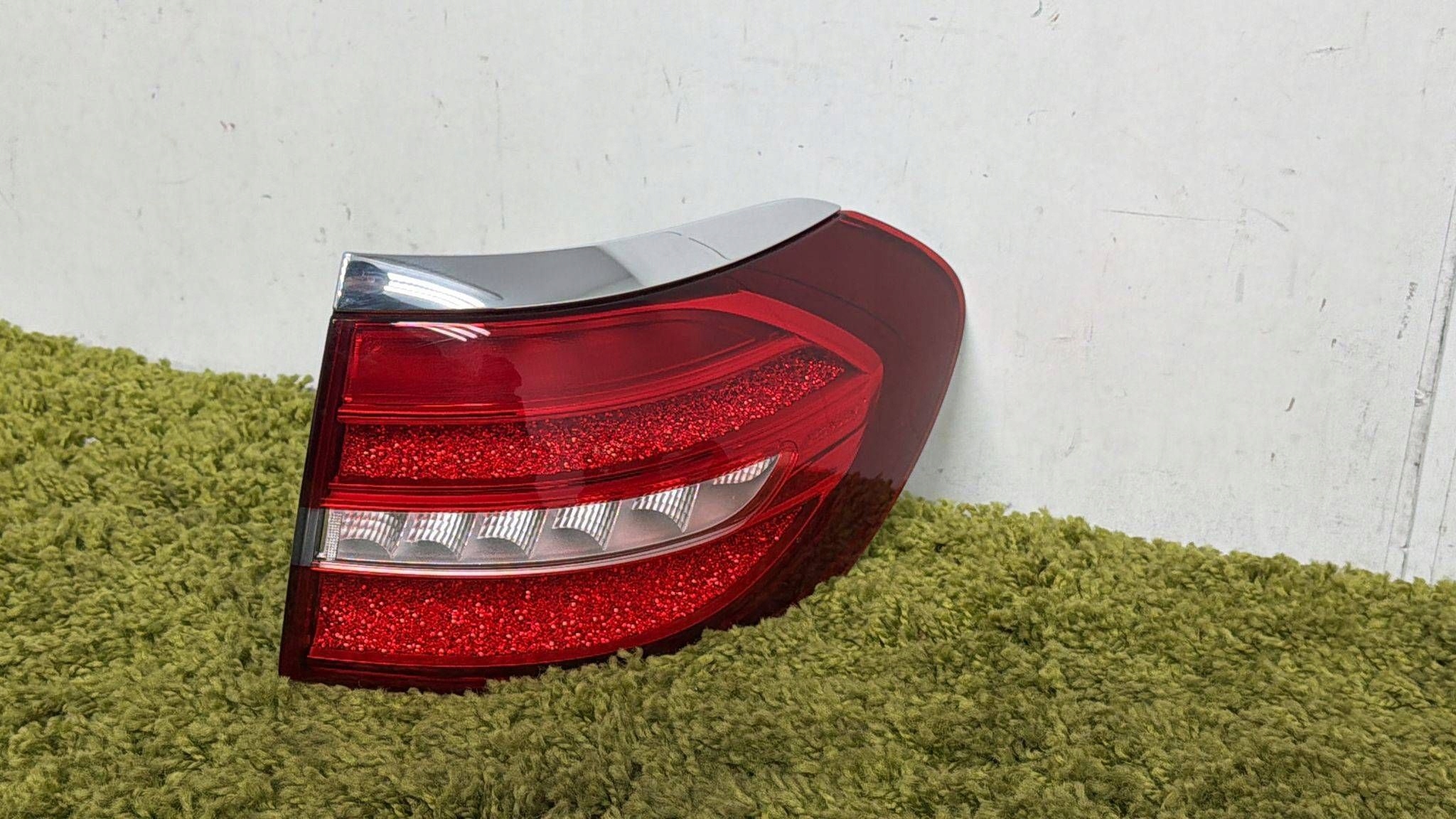 světlomet zadní pravá Mercedes E 213 S W213 a213 S213 16- Led Kombi demontáž Igla, Skladom v EÚ — foto 1