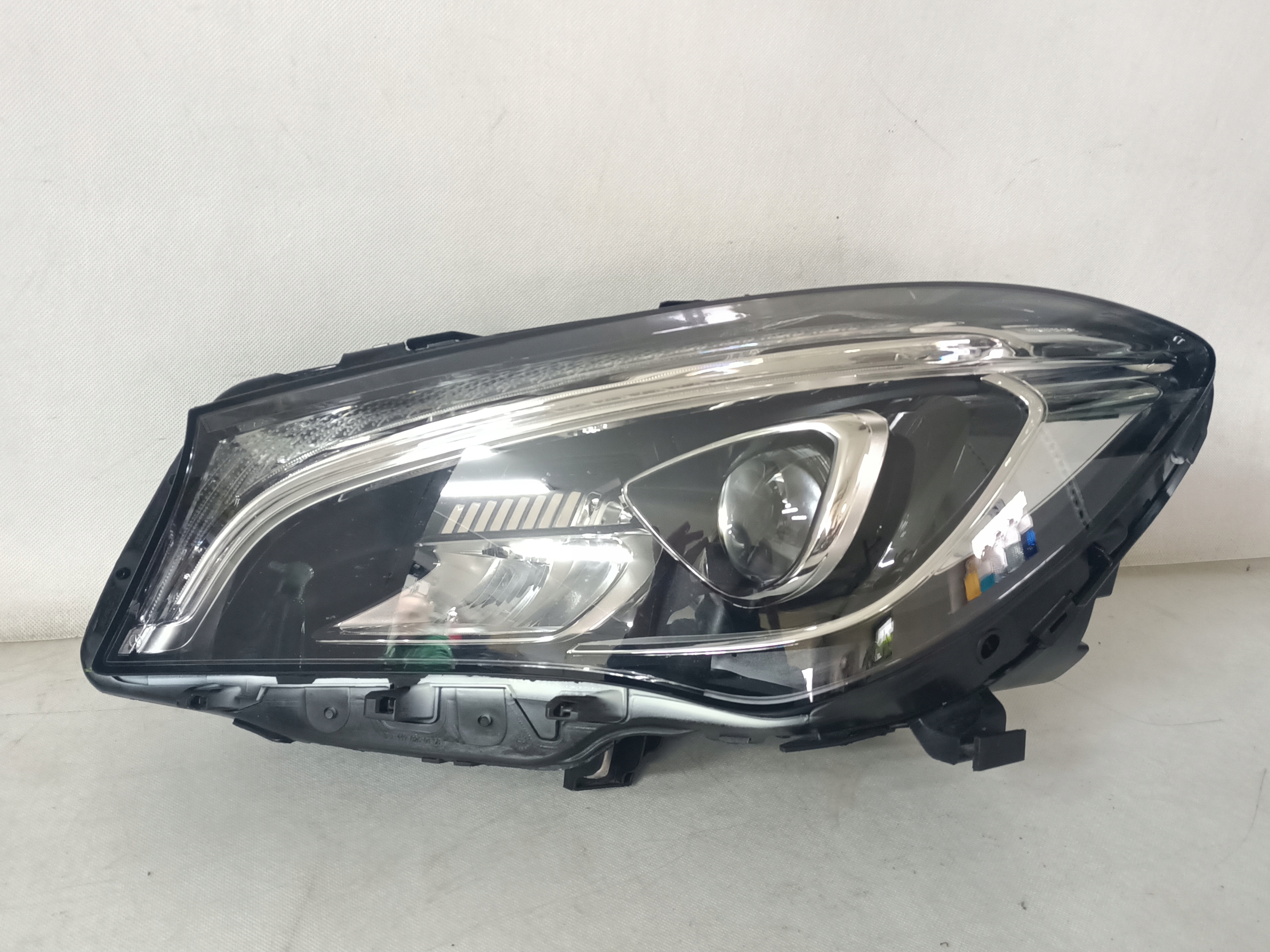 levá Mercedes w117 facelift CLA Performace Full Led EUROPA1, Skladom v EÚ — foto 1