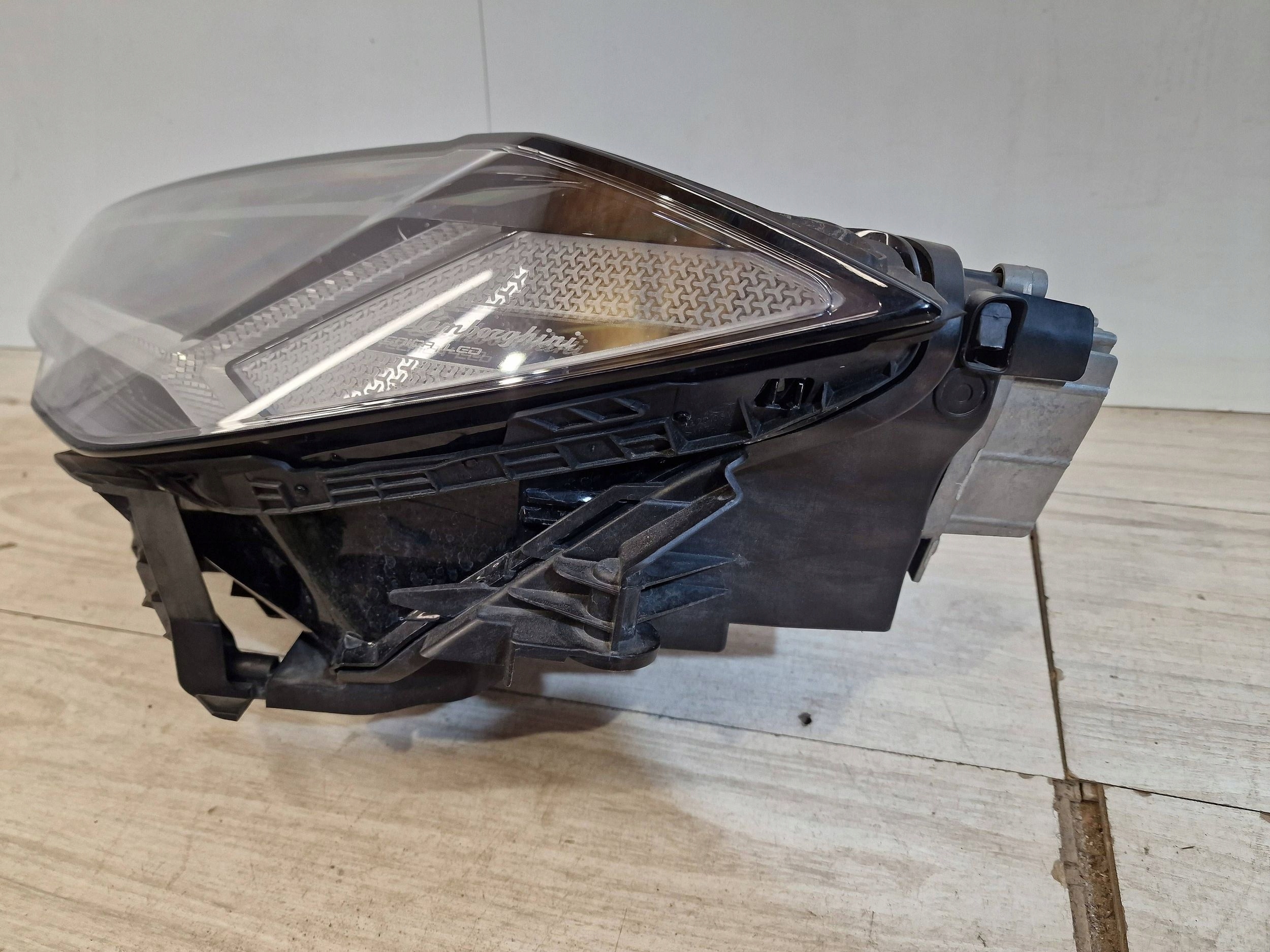 Lamborghini Urus 4ml světlomet levá přední, Skladom v EÚ — foto 12 z 12