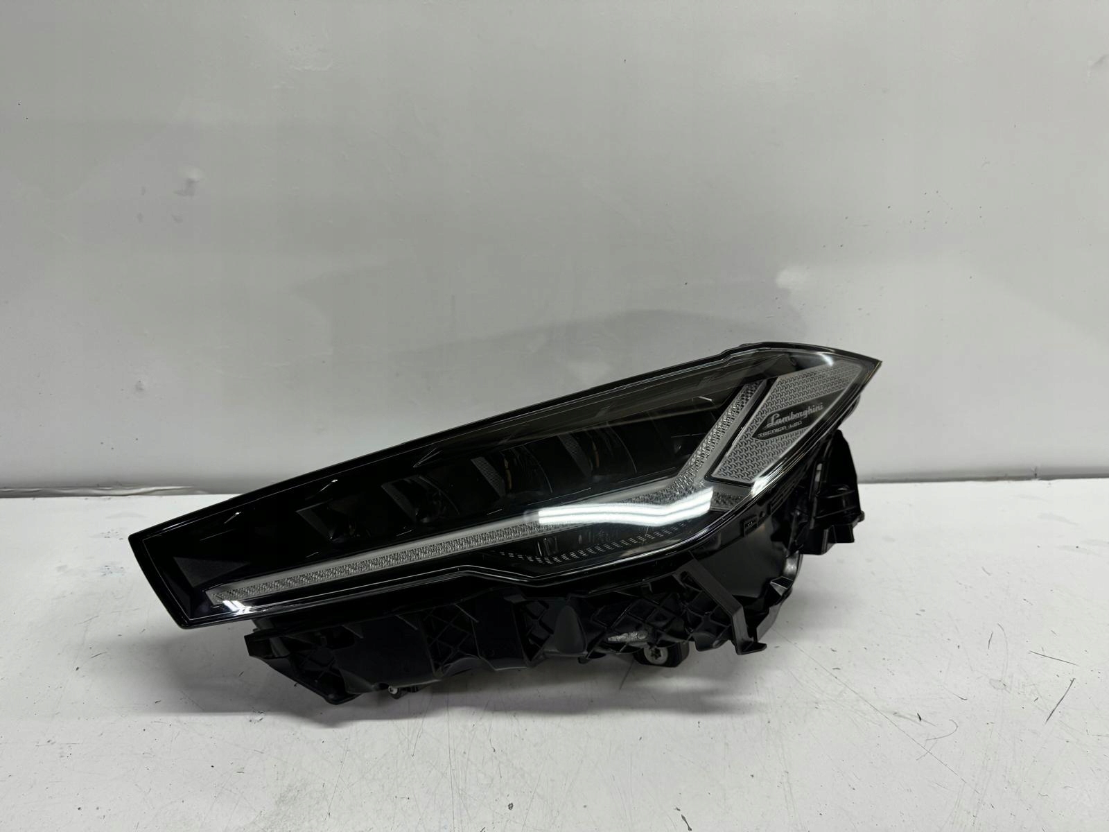Lamborghini Urus FULL LED světlomet komplet levý i pravý, Skladom v EÚ — foto 1