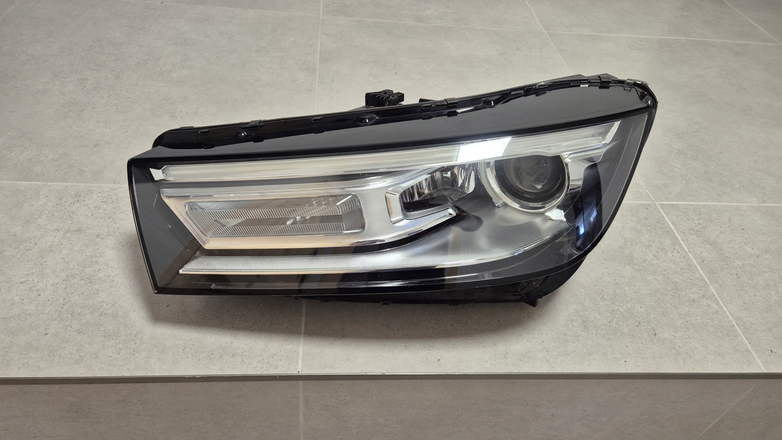 světlomet Audi Q5 80a Xenon + LED levá, Skladom v EÚ — foto 1