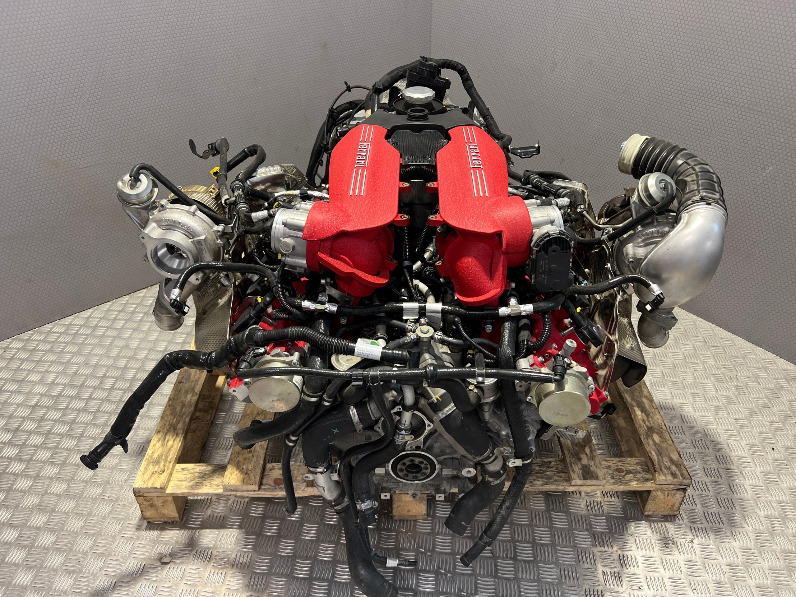 Idealny Komplenty motor Ferrari 488 Gtb Spider Spyder F154cb, Skladom v EÚ — foto 1