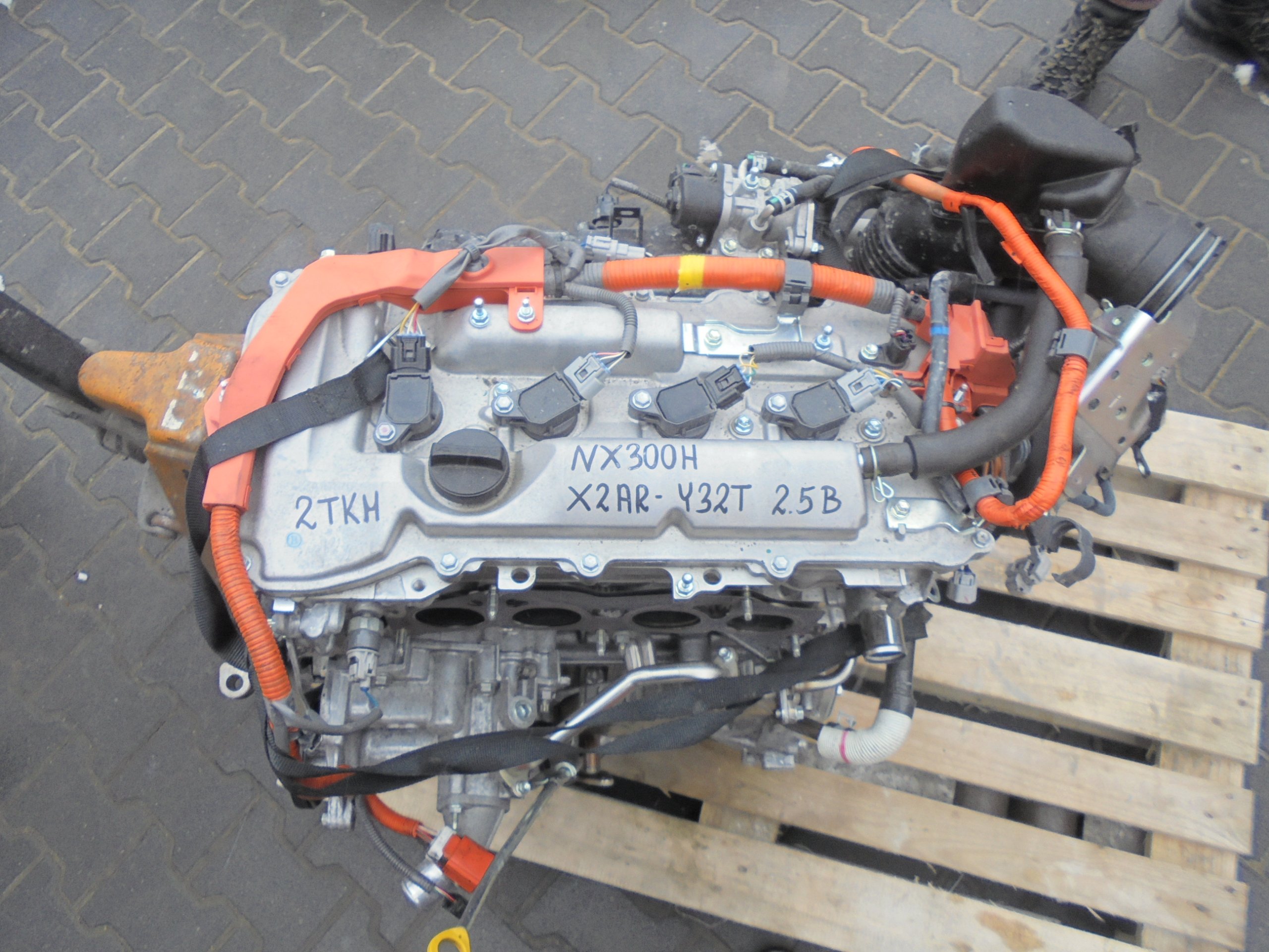 kompletní motor LEXUS NX 300H 2.5B X2AR-Y32T, Skladom v EÚ — foto 1 | AMECAR kompletní motor LEXUS NX 300H 2.5B X2AR-Y32T, Skladom v EÚ — foto 1