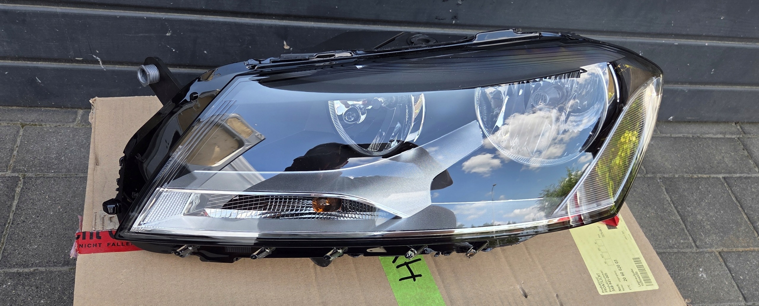 VW Passat B7 10r. -> světlomet levá levý přední 3ab941005, Skladom v EÚ — foto 1