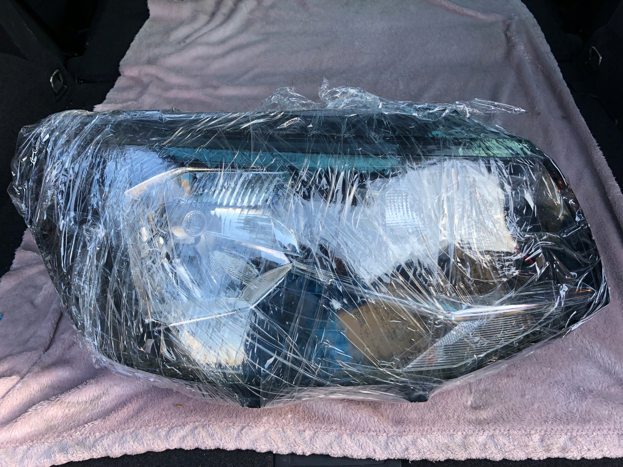 světlomet VW Transporter T6 H4 pravá ASO, Skladom v EÚ — foto 1