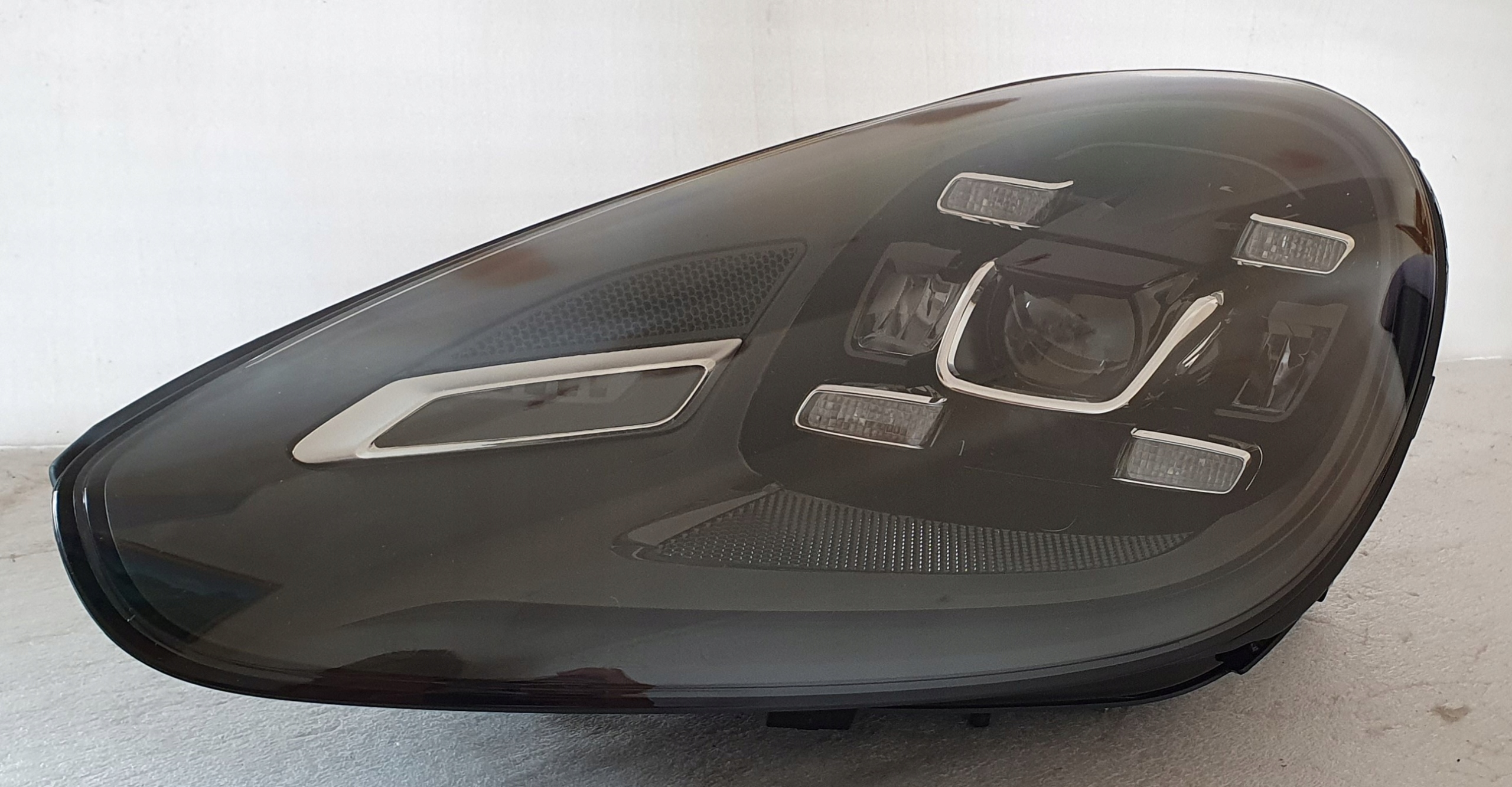 světlomet levá přední Porsche Cayenne 958 2015- nová, Skladom v EÚ — foto 1