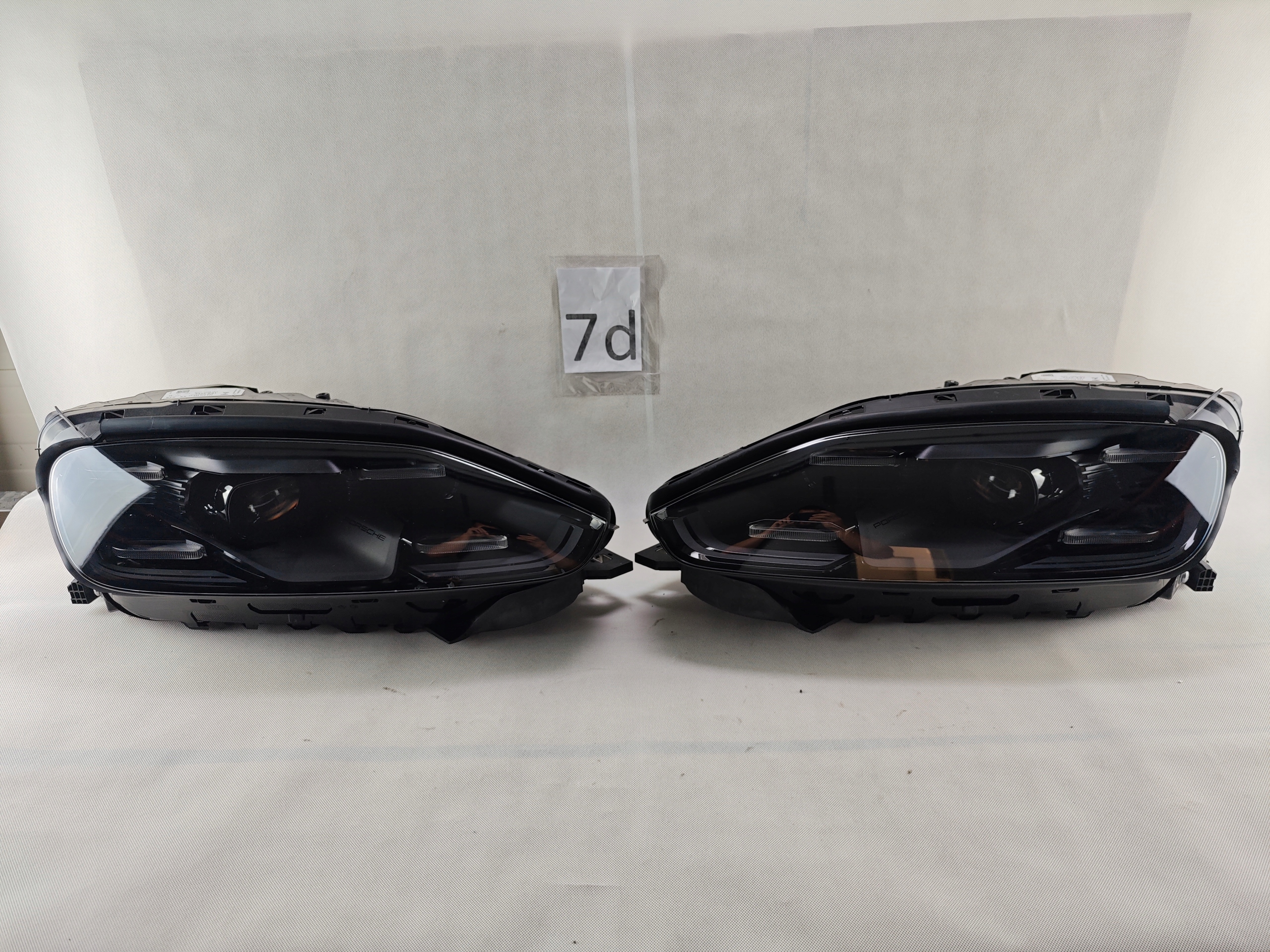 Porsche Cayenne facelift 9y4 FULL LED komplet levý i pravý světlomet komplet levý i pravý, Skladom v EÚ — foto 1