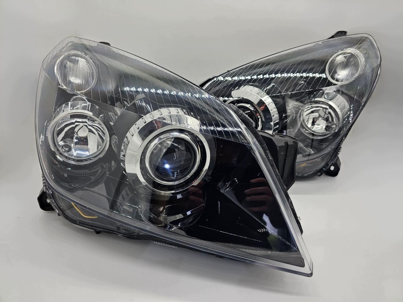 komplet originálních světlometů Lamp Opel Astra H facelift 2006-2014, Skladom v EÚ — foto 1 | AMECAR komplet originálních světlometů Lamp Opel Astra H facelift 2006-2014, Skladom v EÚ — foto 1