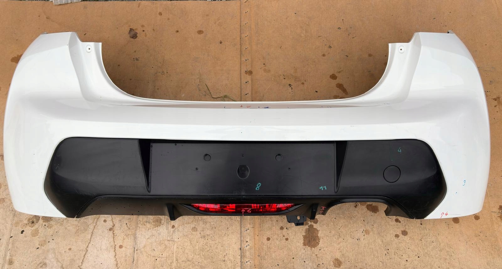 nárazník zadní Peugeot 208 II 2 BEZ PDC BIALY 9823195280, Skladom v EÚ — foto 1 | AMECAR nárazník zadní Peugeot 208 II 2 BEZ PDC BIALY 9823195280, Skladom v EÚ — foto 1