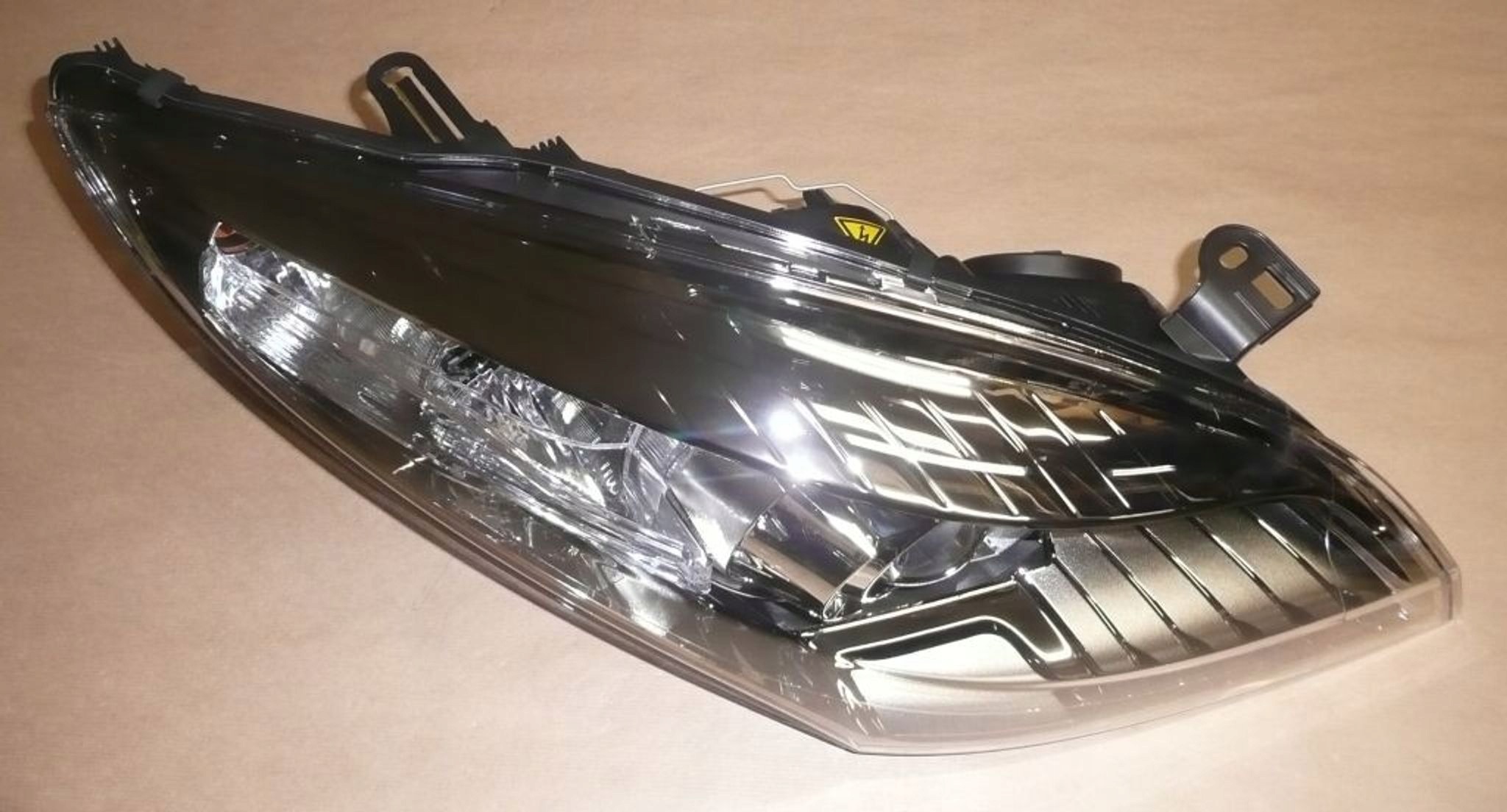 přední světlomet Renault Megane Iii Xenon pravá Europa originál Al, Skladom v EÚ — foto 1