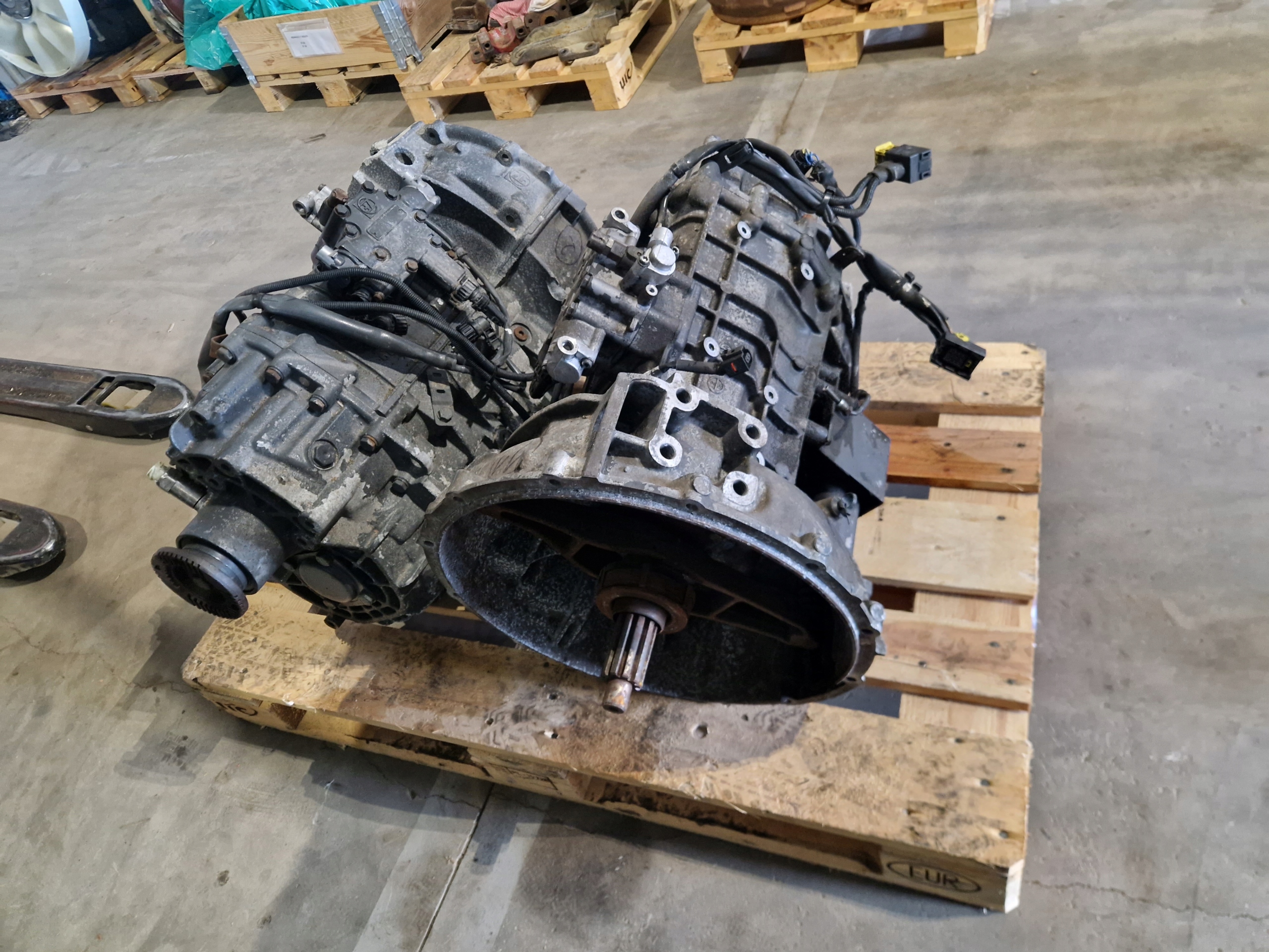 převodovka ZF Ecolite 6AS800TO 6AS800 TO DAF LF 6 AS 800 TO převodovka, Skladom v EÚ — foto 1 převodovka ZF Ecolite 6AS800TO 6AS800 TO DAF LF 6 AS 800 TO převodovka, Skladom v EÚ — foto 1