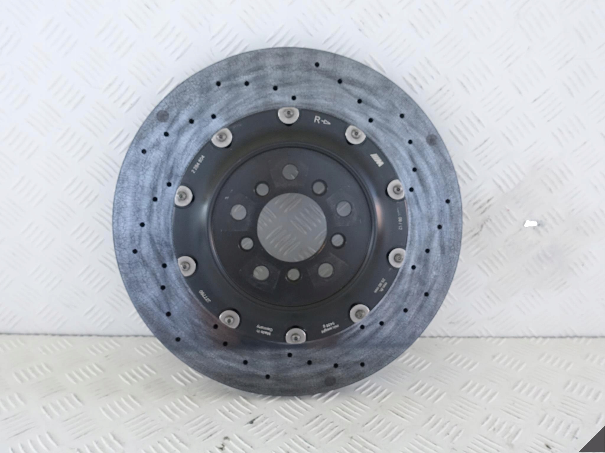 M5 F10 M6 F12 F13 Karbonowo-ceramiczna pravá zadní, Skladom v EÚ — foto 1 | AMECAR M5 F10 M6 F12 F13 Karbonowo-ceramiczna pravá zadní, Skladom v EÚ — foto 1