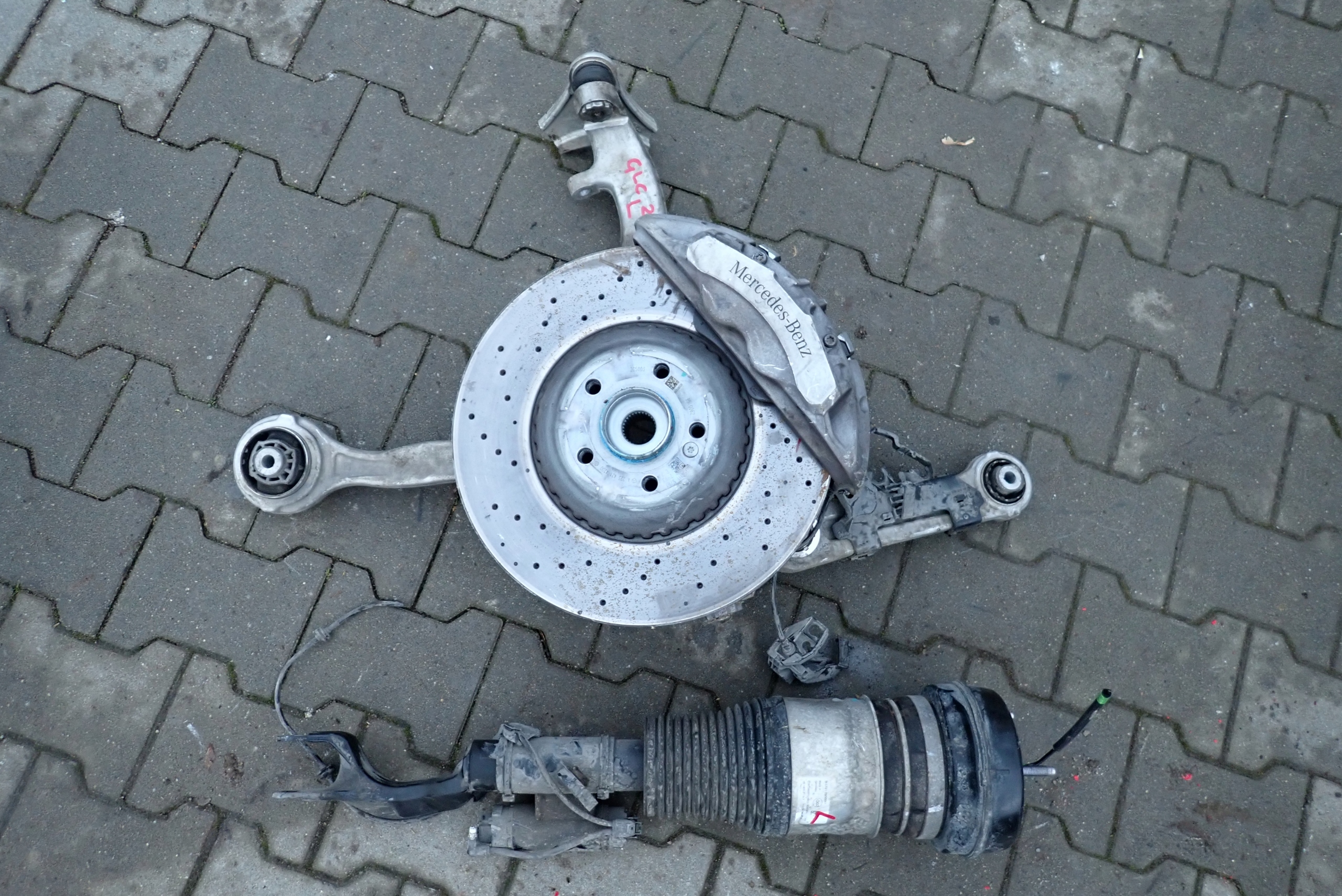 Zwrotnica Mcperson Amor Mercedes Glc W254 Airmatic levá, Skladom v EÚ — foto 1