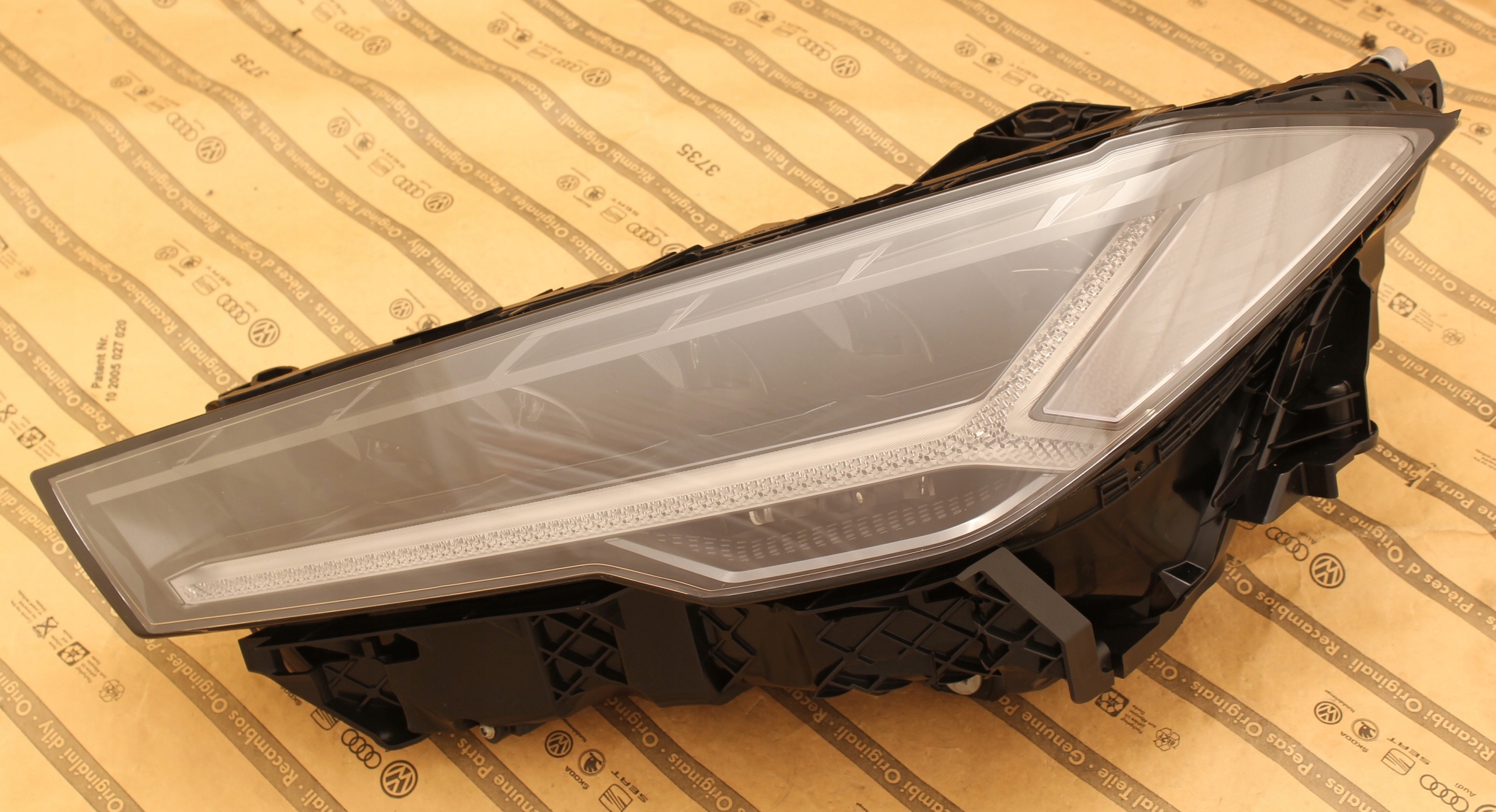 Lamborghini Urus 18+ světlomet přední FULL LED Kpl 4ml941035, Skladom v EÚ — foto 1