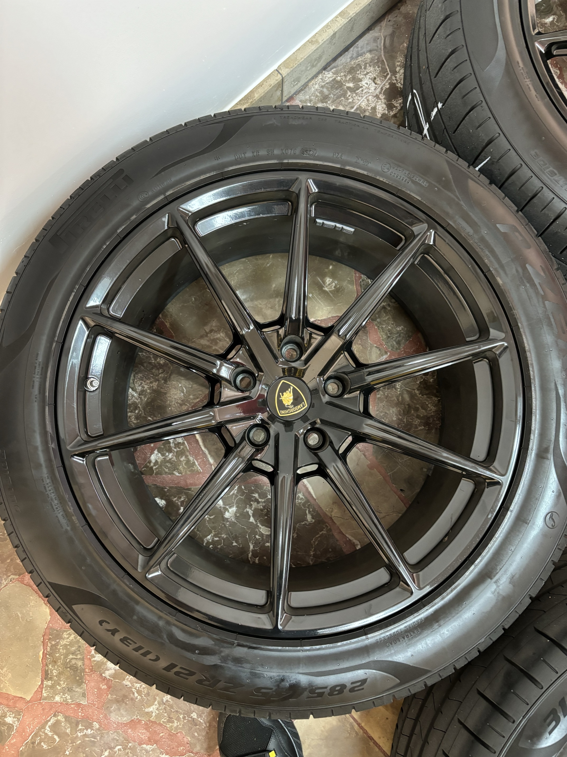 Kola Lamborghini Urus Q8 SQ8 RS Q8 21 OE Pirelli homologace prawie nové, Skladom v EÚ — foto 1