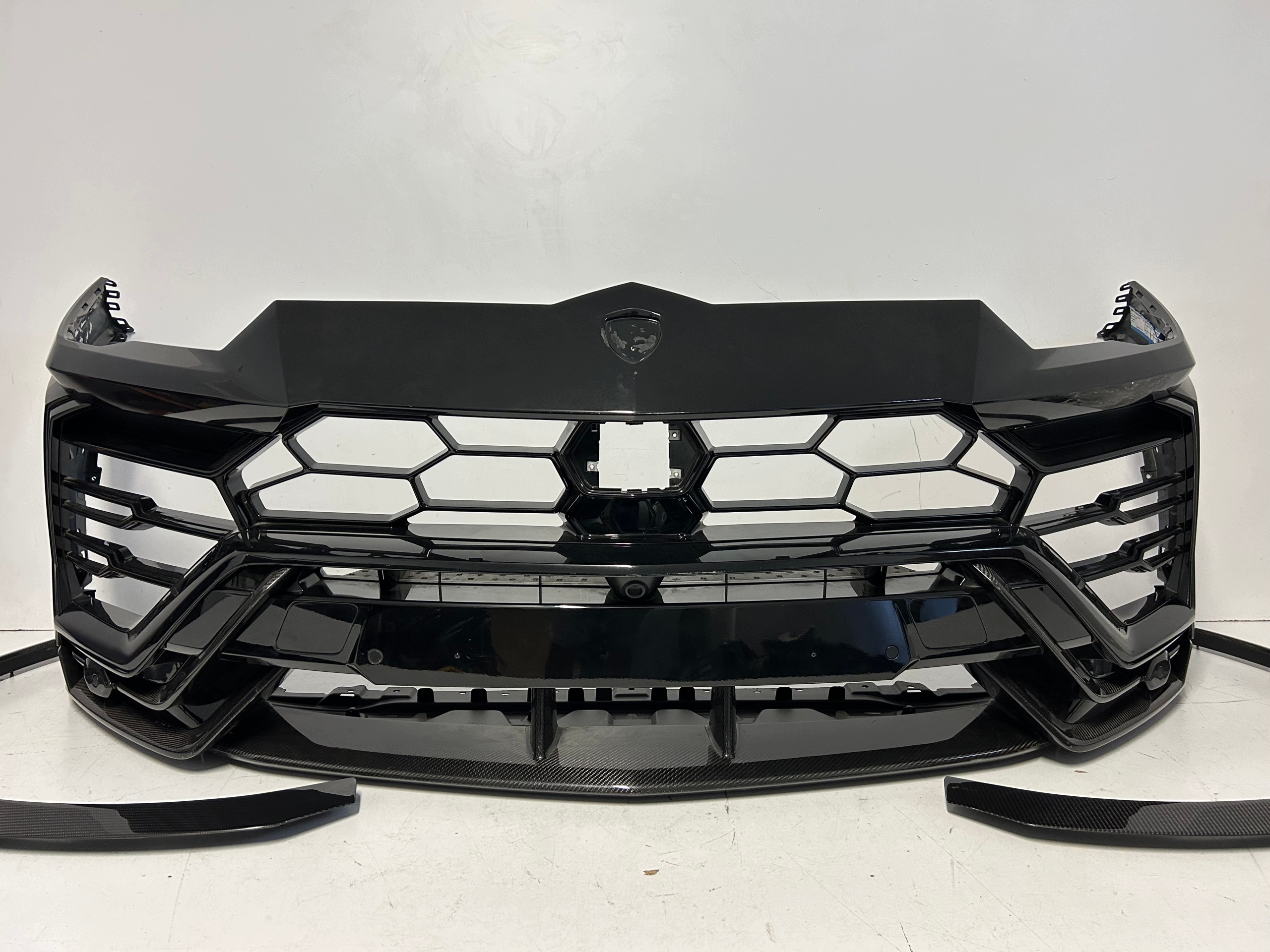 Lamborghini Urus 4ML nárazník přední nárazník Carbon lišta komplet levý i pravý, Skladom v EÚ — foto 1
