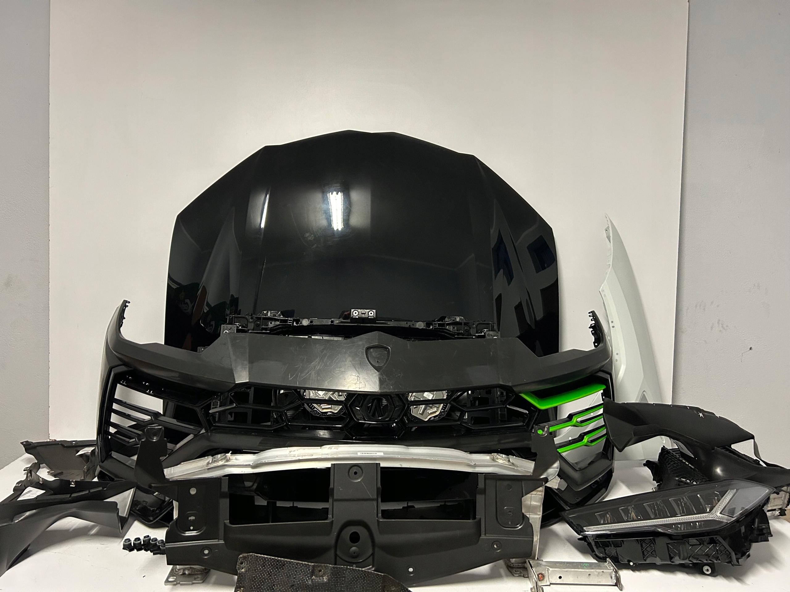 Lamborghini Urus 4ML světlomety, Skladom v EÚ — foto 1