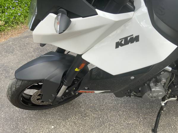 2011 KTM, dovoz USA — foto 4 z 12