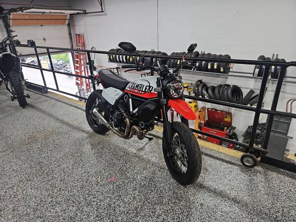 2022 Ducati, biela, dovoz USA — foto 1