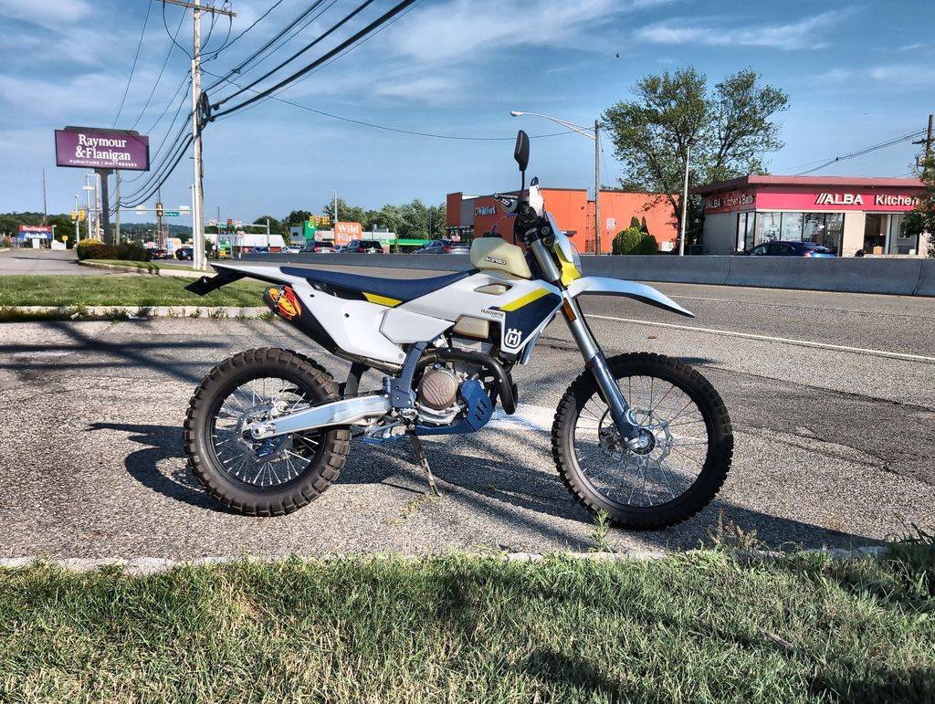 2025 Husqvarna, dovoz USA — foto 9 z 12