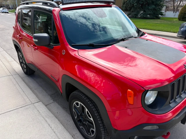 2015 Jeep Renegade Trailhawk, červená, 154 567 km, dovoz Kanada — foto 3 z 5