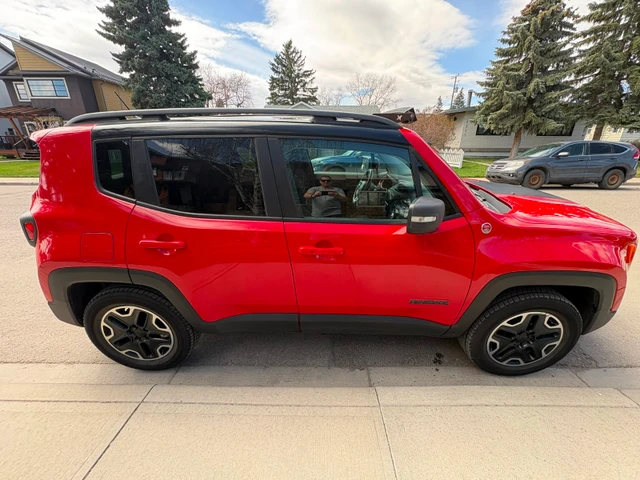 2015 Jeep Renegade Trailhawk, červená, 154 567 km, dovoz Kanada — foto 4 z 5
