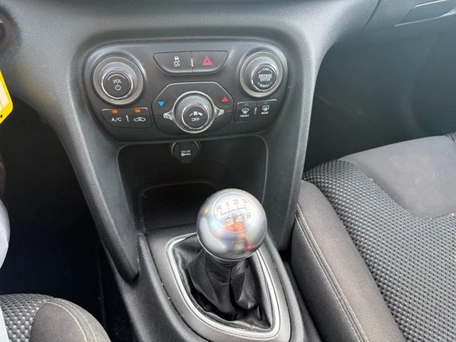 2015 Dodge Dart SXT / Bluetooth / Régulateur de vitesse, červená, 116 841 km, dovoz Kanada — foto 13 z 14