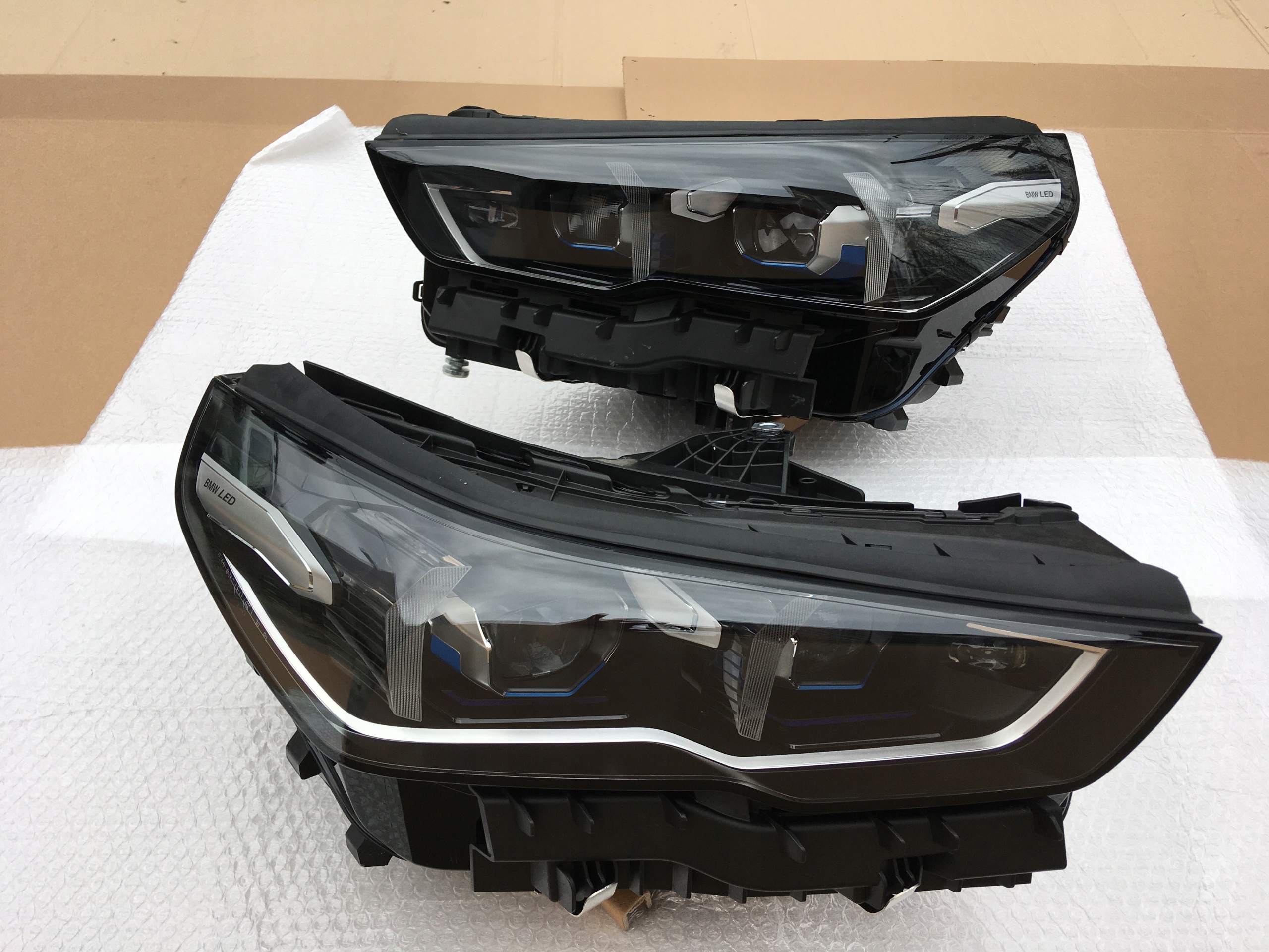 BMW 5 G60 G61 nová světlomet Led Laser kapota blatník nárazník přední - M5 G90 G91, Skladom v EÚ — foto 1