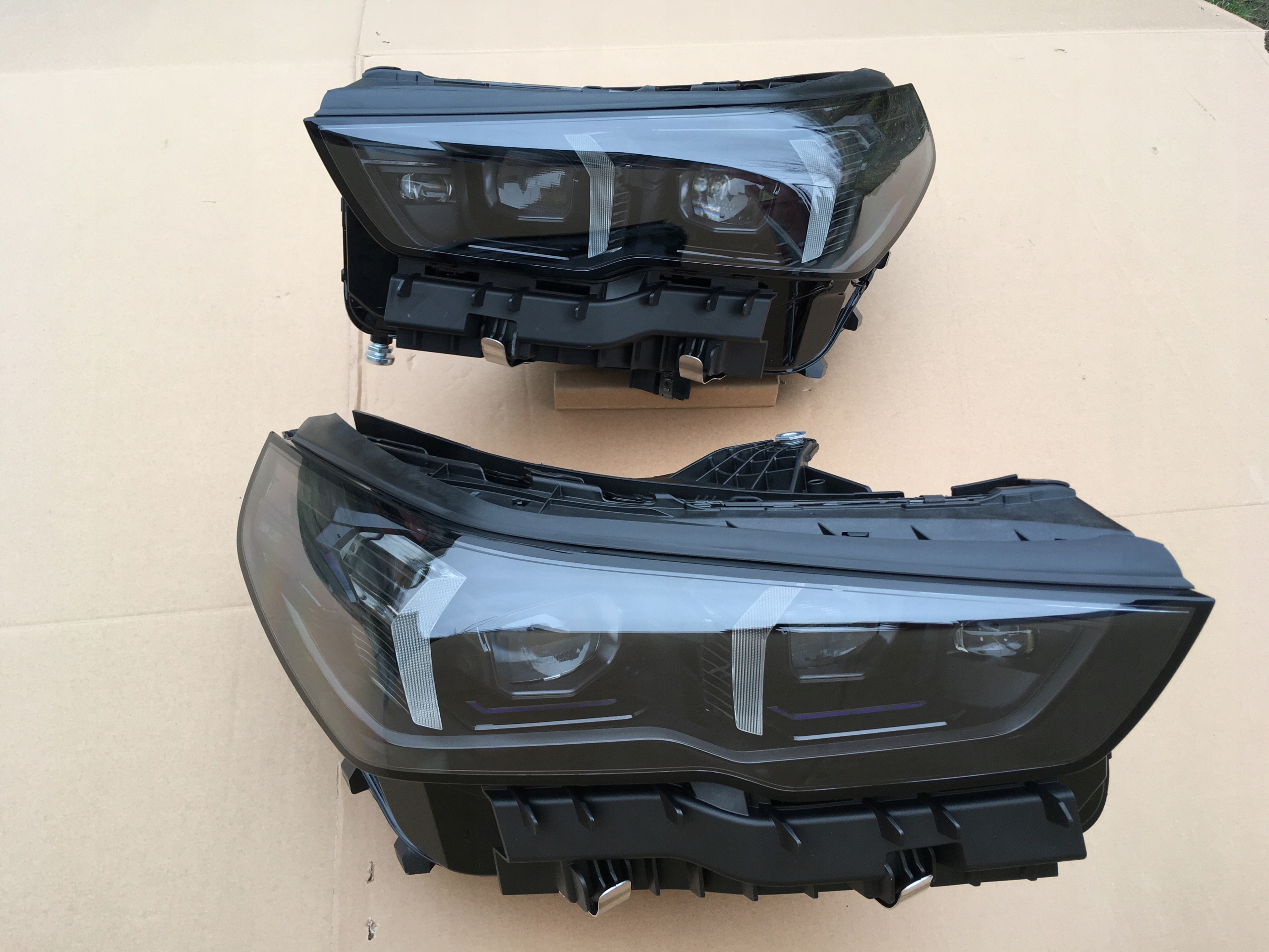 BMW 5 G60 nová světlomet Led Shadow Black kapota nárazník přední blatník - M5 G90, čierna, Skladom v EÚ — foto 1