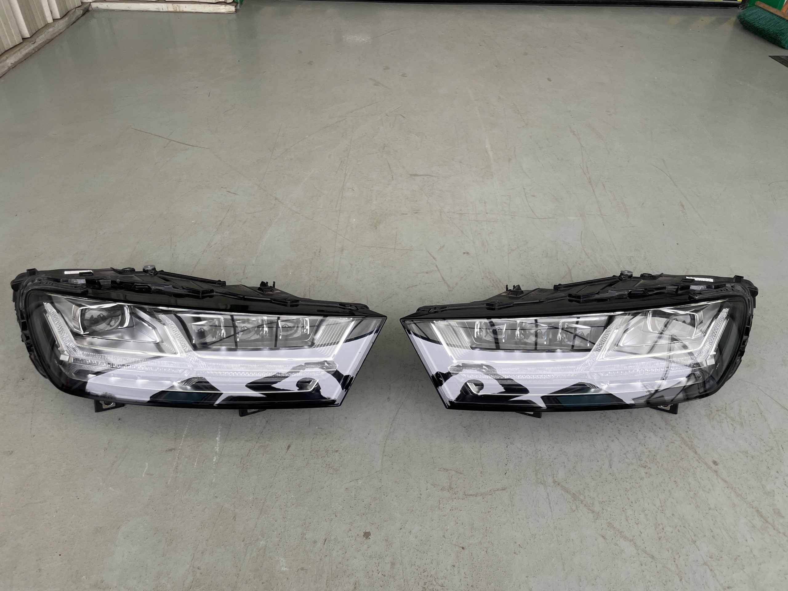 Audi Q7 4m full led matrix komplet levý i pravý gla, Skladom v EÚ — foto 1