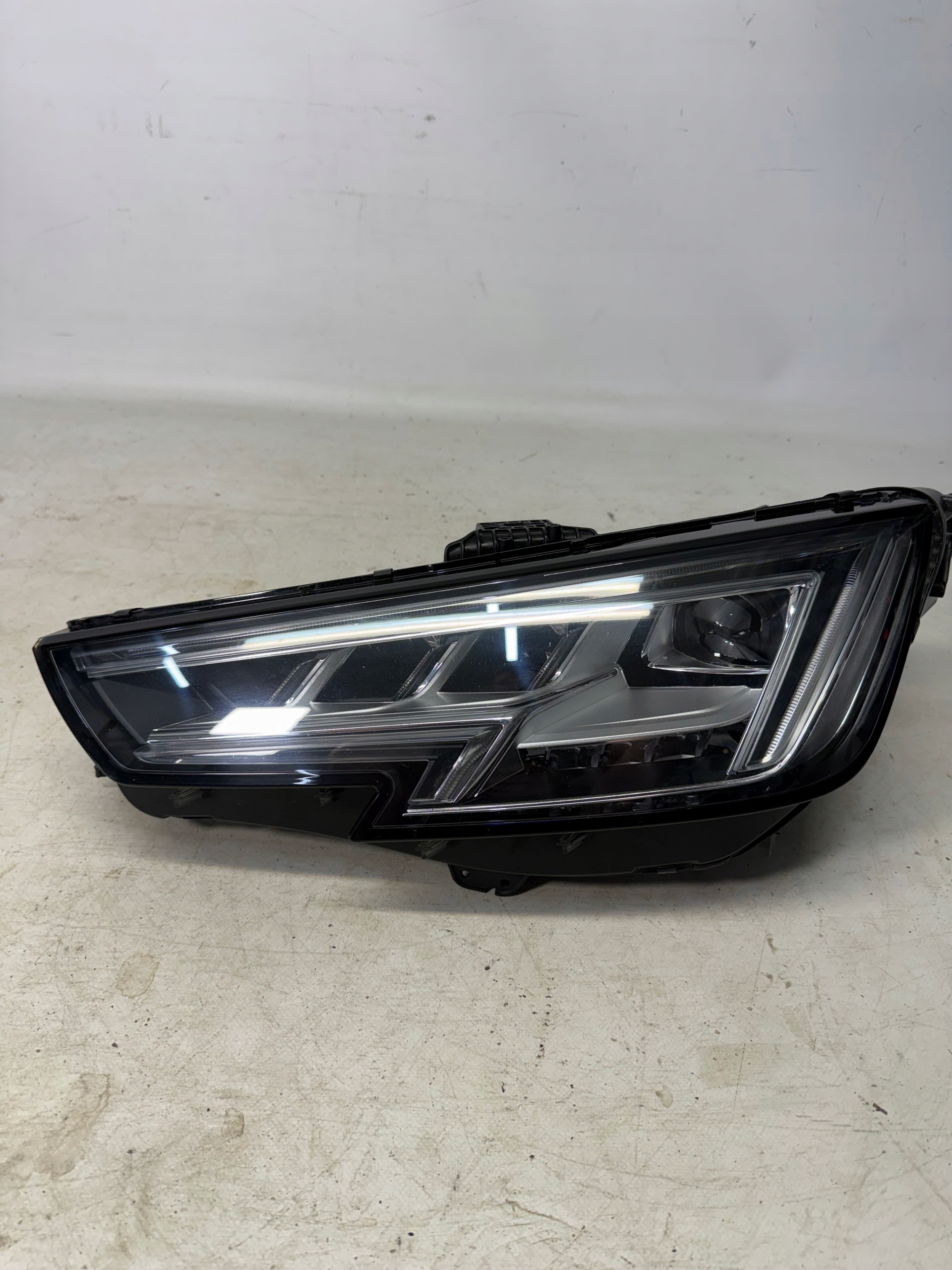 Full Led přední levý Audi A4 B9 MATRIX světlomet 8W0941035 světlomet, Skladom v EÚ — foto 1